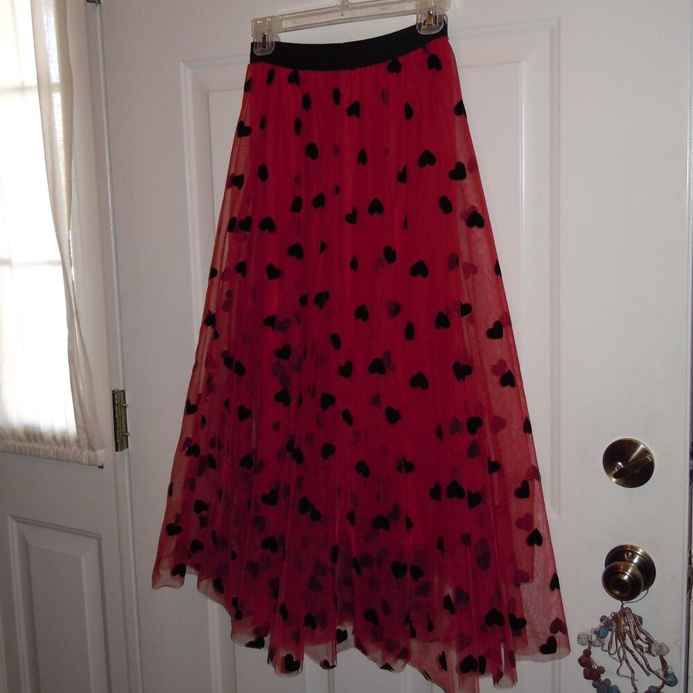 WOMENS LONG RED TULLE SKIRT W/BLACK VELVETY HEARTS VALENTINE